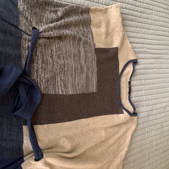 BCBG sweater - Picture 2 of 8